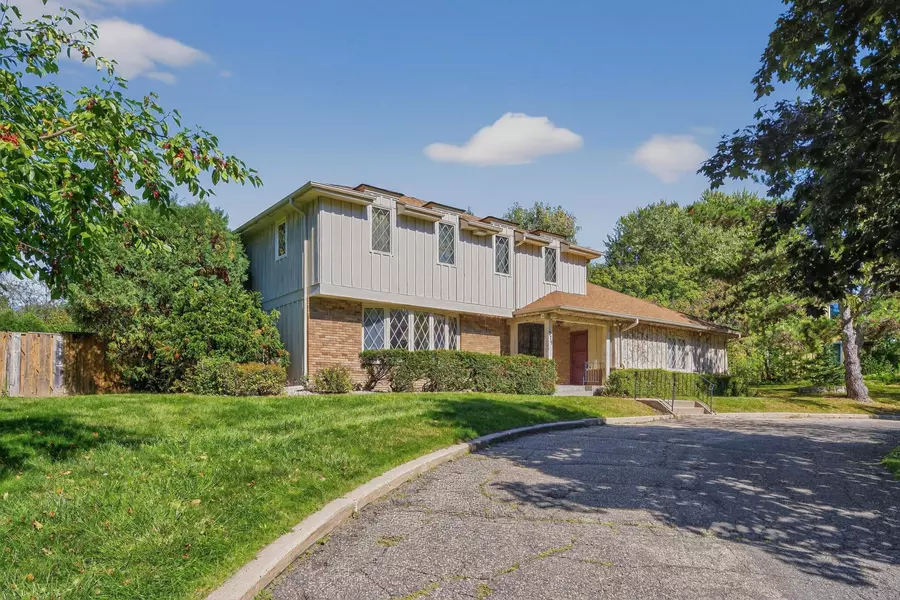 679 Maple Park DR, Mendota Heights, MN 55118