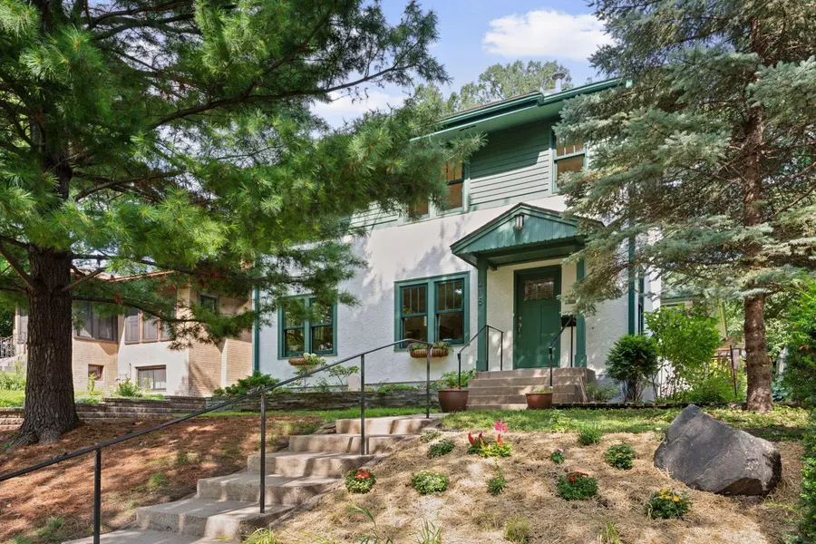 215 Warwick ST SE, Minneapolis, MN 55414