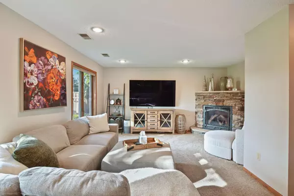 Mendota Heights, MN 55120,2053 Theresa ST