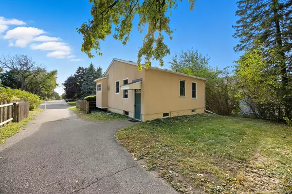 Roseville, MN 55113,335 Burke AVE W