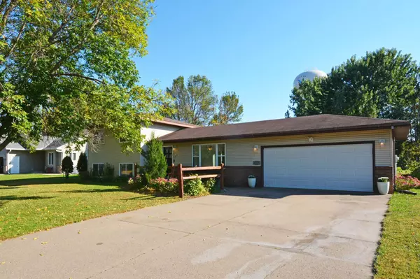 6231 Red Fox RUN, North Branch, MN 55056