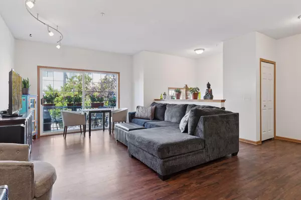 Minnetonka, MN 55305,618 Willoughby WAY W