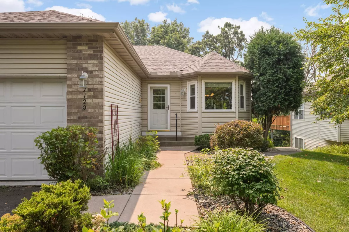 Oakdale, MN 55128,7129 48th ST N