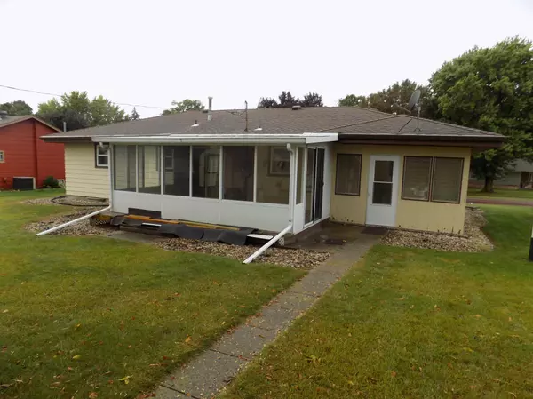Lakefield, MN 56150,906 Reid ST