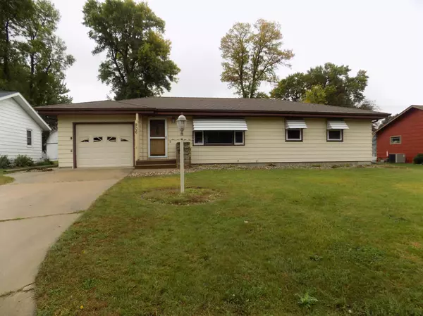 906 Reid ST, Lakefield, MN 56150