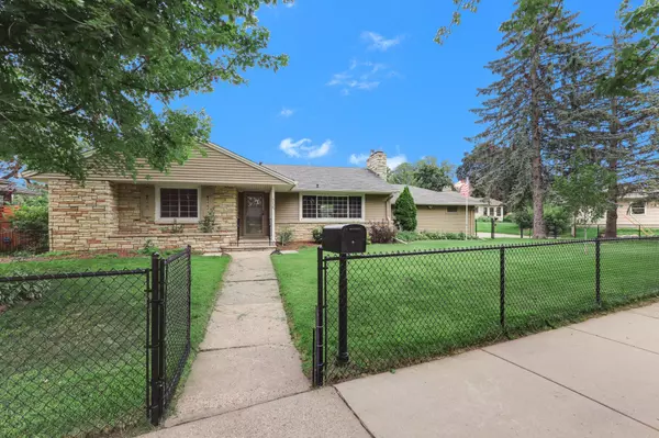 Minneapolis, MN 55417,6125 Loren DR