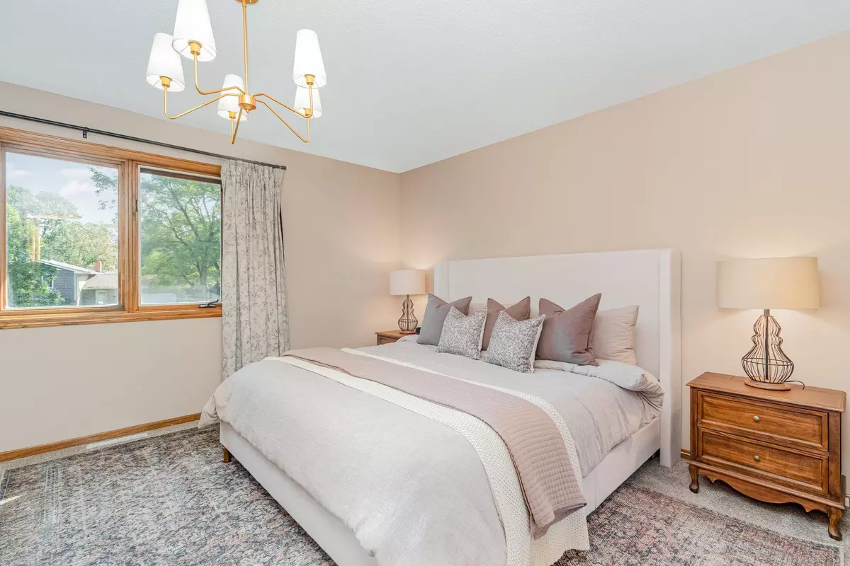 Coon Rapids, MN 55433,10634 Hummingbird ST NW