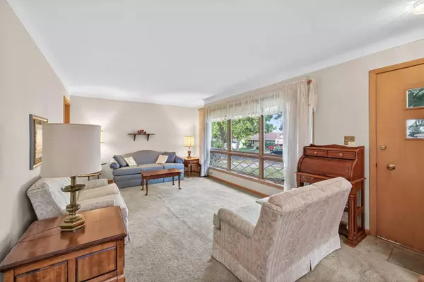 West Saint Paul, MN 55118,1277 Hall AVE