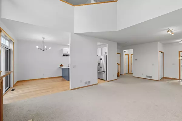 Eden Prairie, MN 55347,17570 Hackberry CT