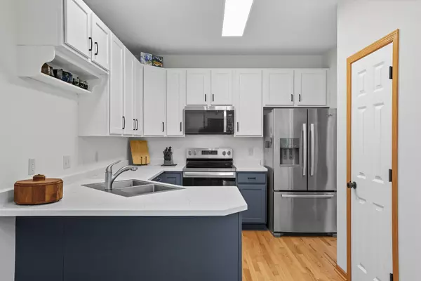 Eden Prairie, MN 55347,17570 Hackberry CT