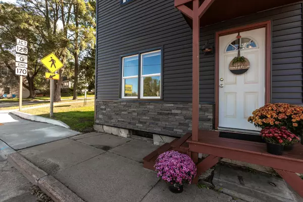 Glenwood City, WI 54013,323 1/2 1st ST