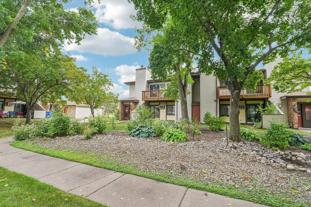 Saint Paul, MN 55119,2069 Parkside DR #G-2