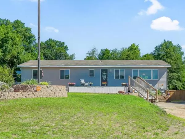 605 Central AVE SW, Cambridge, MN 55008