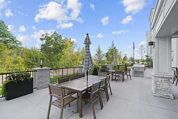 Maplewood, MN 55109,1875 E Shore Drive #302
