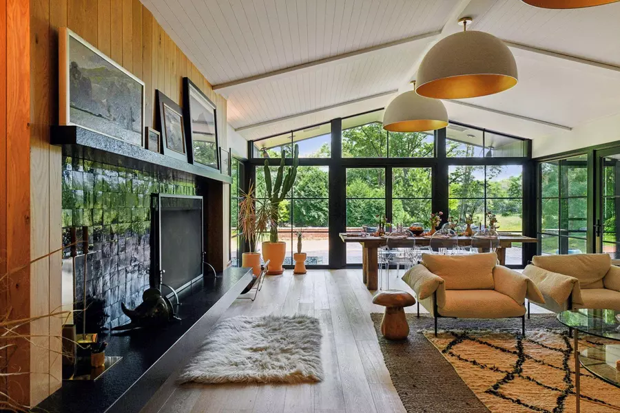 20025 Manor RD, Shorewood, MN 55331