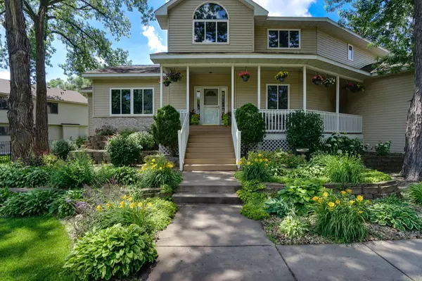 5061 Oxbow PL, Champlin, MN 55316
