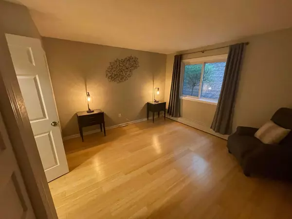 Hudson, WI 54016,907 Coulee RD #108
