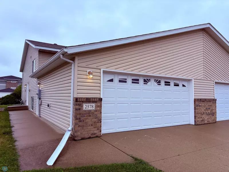 2578 Amber Valley CT S, Fargo, ND 58104