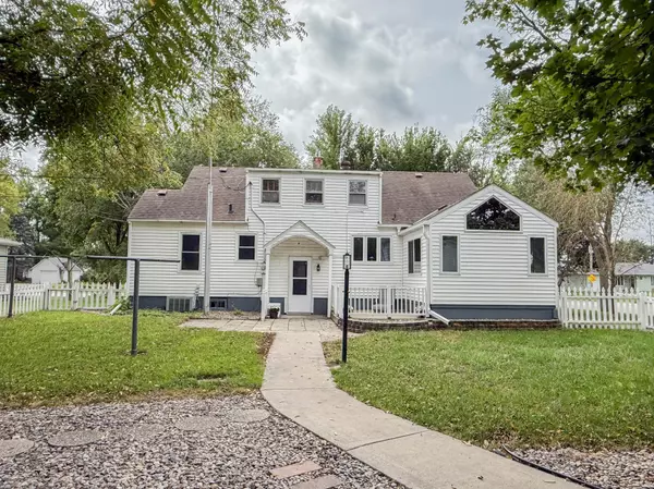 Olivia, MN 56277,708 E Elm AVE