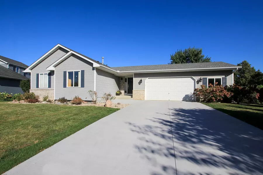 1305 Lakeside CIR, Buffalo, MN 55313