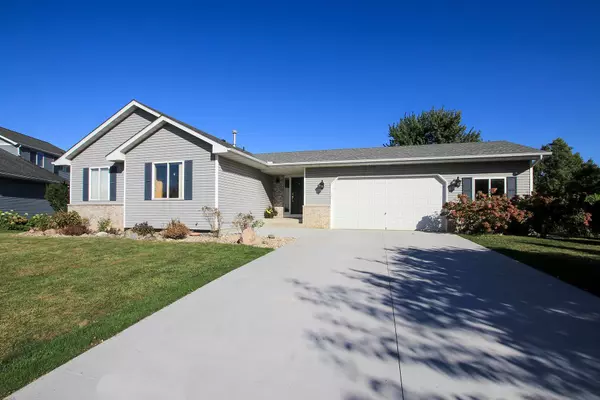 1305 Lakeside CIR, Buffalo, MN 55313