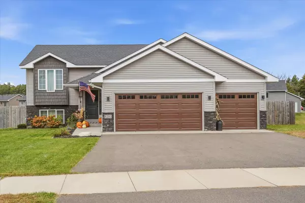 8200 Hummingbird LN, North Branch, MN 55056