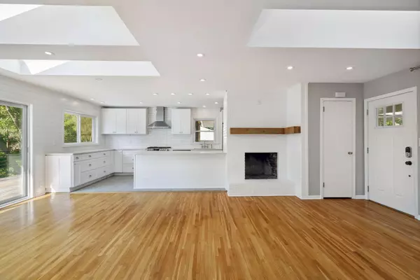 Minnetonka, MN 55305,10003 Crestridge DR