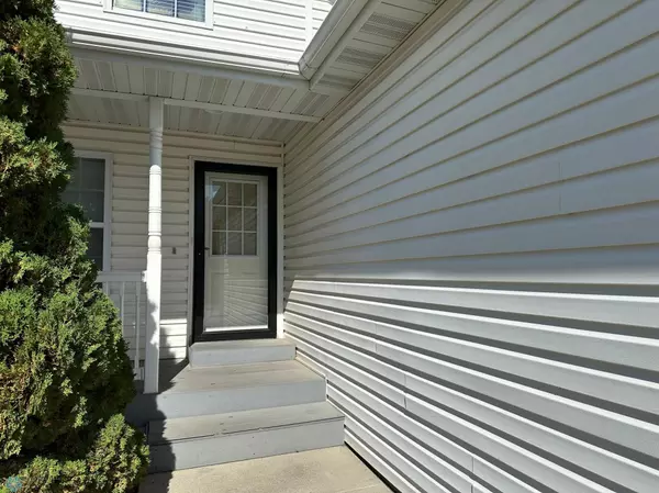 Fargo, ND 58104,4733 Clock Tower LN S