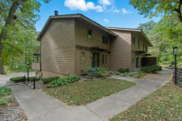 Burnsville, MN 55337,122 Birnamwood DR