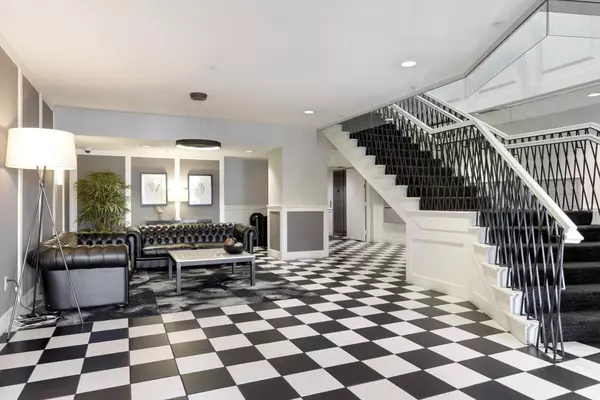 Minneapolis, MN 55403,301 Oak Grove ST #205