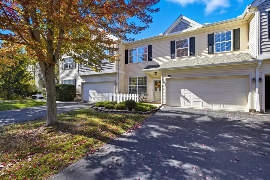 887 Braunworth CT, Chaska, MN 55318