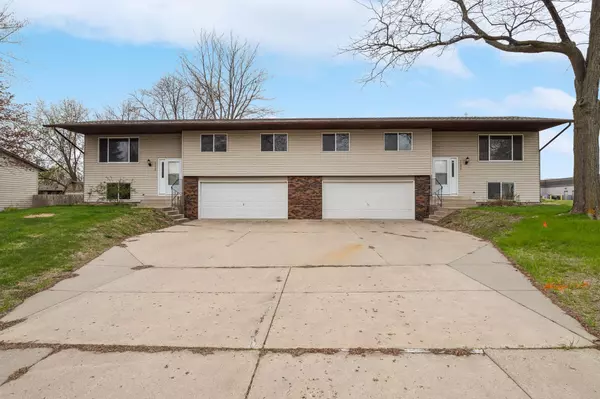 1100 Honeysuckle LN, Hastings, MN 55033