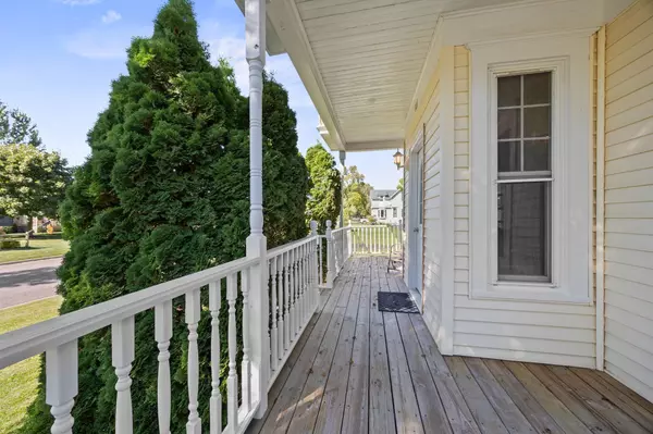 Winthrop, MN 55396,801 Carver ST N