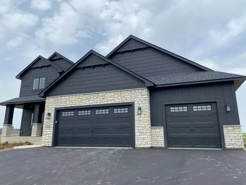 4928 Parkside Circle, Eagan, MN 55123