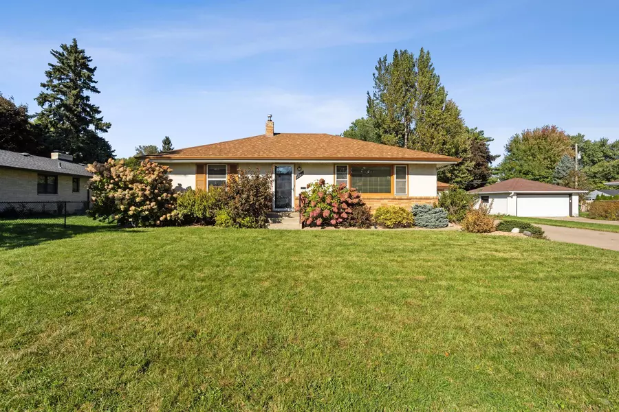 1205 Autumn ST, Roseville, MN 55113