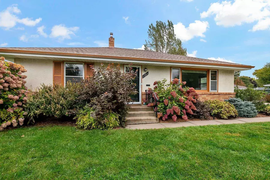 1205 Autumn ST, Roseville, MN 55113