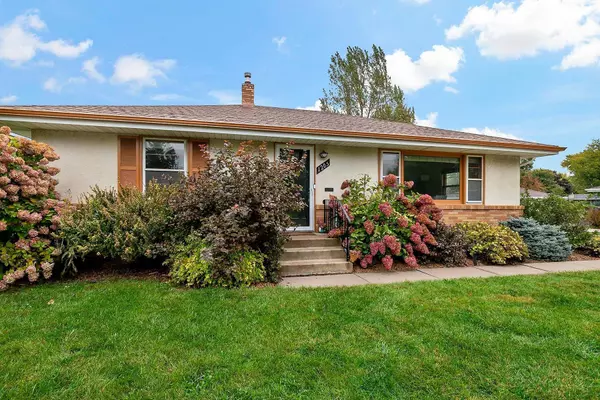 1205 Autumn ST, Roseville, MN 55113