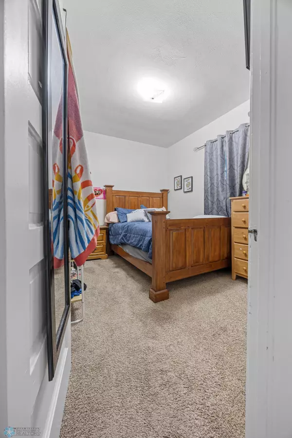 Fargo, ND 58102,1027 University DR N