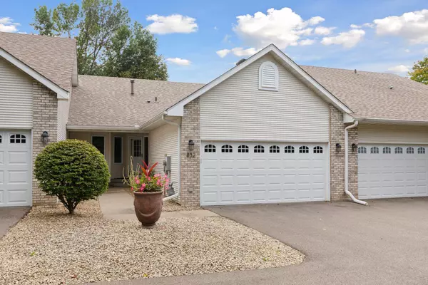 832 Wescott SQ, Eagan, MN 55123