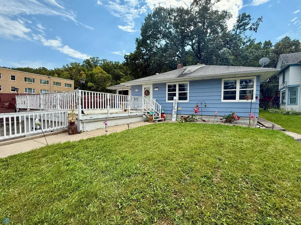 Valley City, ND 58072,237 Viking DR