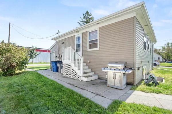Moorhead, MN 56560,301 16th ST N