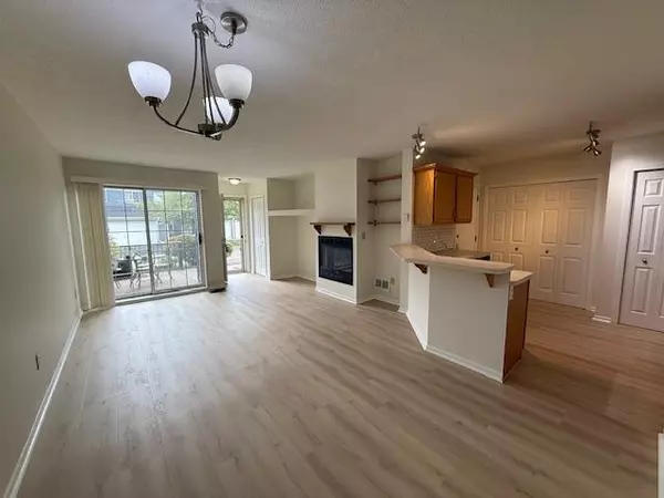 1790 Donegal DR #7, Woodbury, MN 55125