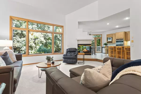 Eagan, MN 55122,2041 Royale DR