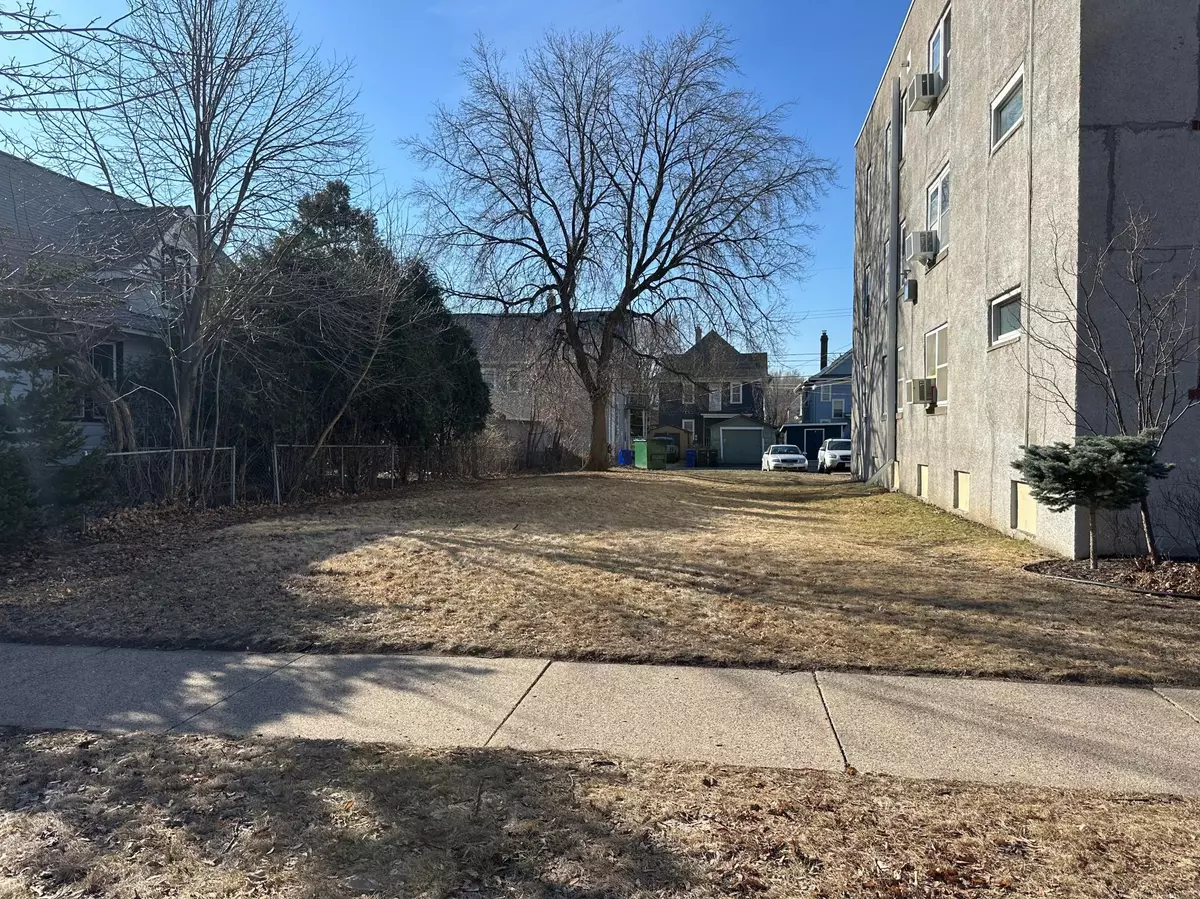 Saint Paul, MN 55101,12XX Marshall AVE