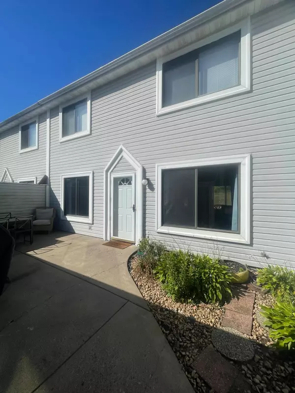 4237 Sylvia LN N, Shoreview, MN 55126