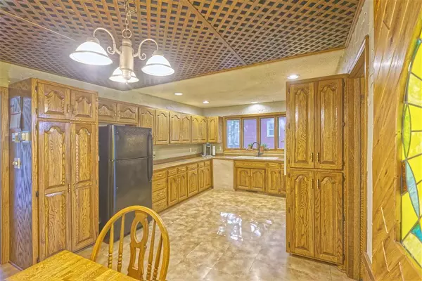 Saint Cloud, MN 56303,915 7th AVE N