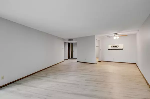 Little Canada, MN 55117,2485 Canabury DR #212