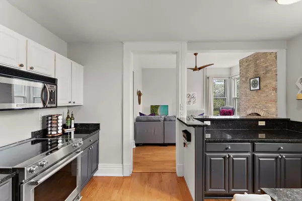 Saint Paul, MN 55104,977 Portland AVE #3