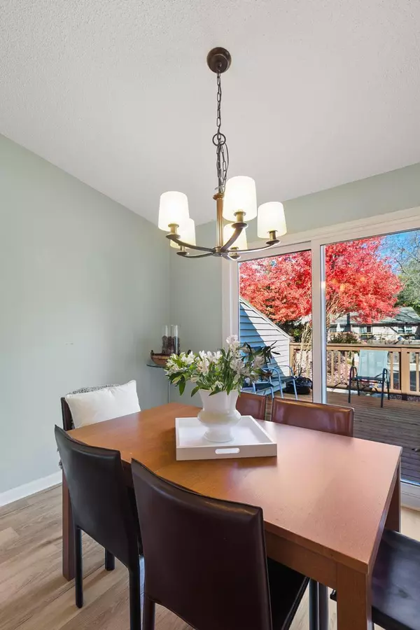 Burnsville, MN 55337,221 River Woods LN