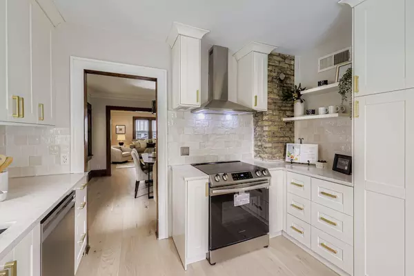 1910 E 42nd ST, Minneapolis, MN 55407